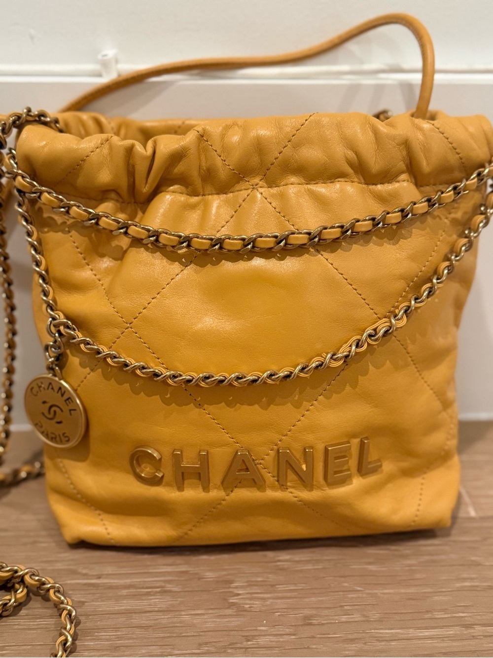 Chanel 22 Mini - Picture 2 of 9